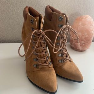 Selling these brown pointed heal boots.